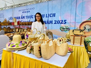 Túi thủ công mộc mạc ghi dấu ấn tại Liên hoan làng nghề Hà Nội 2025