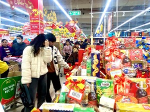 Hàng hóa Tết sẵn sàng vào mùa cao điểm