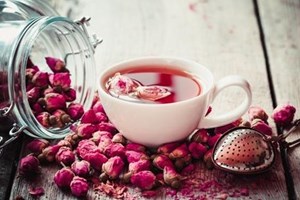 7 lợi ích tuyệt vời của trà hoa hồng đối với sức khỏe