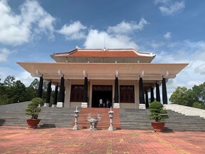 Về Vĩnh Long thăm đền thờ cố Chủ tịch Hội đồng Bộ trưởng Phạm Hùng