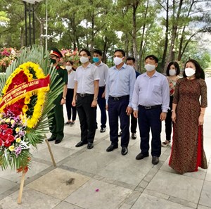 Lào Cai: Các cơ quan đoàn thể tổ chức dâng hương nhân kỷ niệm Ngày Thương binh - Liệt sĩ