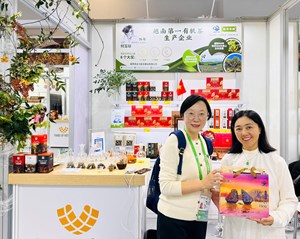 Trà Việt Tú: Mang theo hình ảnh quốc gia, qua một chén trà kết bạn với thế giới