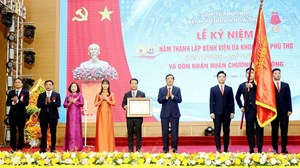 Bệnh viện Đa khoa tỉnh Phú Thọ vinh dự đón nhận Huân chương Lao động hạng Ba