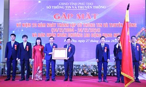 Sở TT&TT Phú Thọ đón nhận Huân chương Lao động hạng Nhì