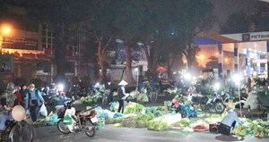 Chợ đầu mối Ngã Tư Sở những ngày giáp Tết: Xưa và Nay