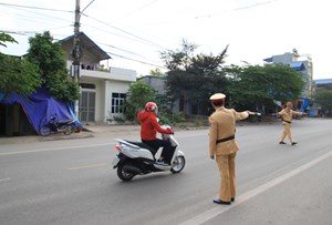 Phòng CSGT - Công an tỉnh Hòa Bình: Đẩy mạnh phong trào bảo đảm trật tự ATGT