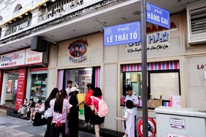 Cốc trà 7.000 đồng chen chân vào đất vàng Hồ Gươm