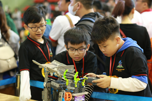 Khởi động Chương trình “A Year of Robotics 2024” và Giải vô địch Quốc gia VEX Robotics 2024