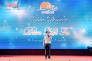 Công ty CP Tiên Hưng: Tưng bừng không khí Gala “Đêm hội tụ” trong chuyến du lịch hè 2022