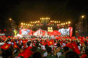 “Dưới cờ vinh quang”: Kết nối 3 điểm cầu đại diện 3 miền của Đất nước