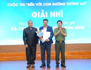 Trao giải cuộc thi "Đến với con đường tương lai"