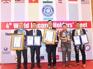 Gốm Đất Việt lập kỷ lục lập kỉ lục sản xuất ngói đất sét nung lớn nhất thế giới