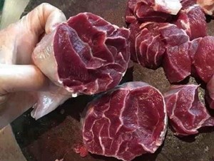 Bản tin Tiêu dùng: Thịt bò rao bán “ngập chợ” với giá rẻ hơn thịt lợn