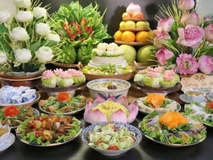 Thị trường Rằm tháng Giêng: Xôi, bánh đắt khách hơn mâm cỗ cúng