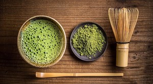 Uống trà matcha để tăng cường sức khỏe và cải thiện nhan sắc