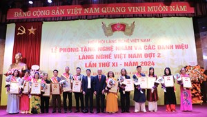 Tôn vinh nghệ nhân trà: Những người gìn giữ hồn Việt qua từng ấm trà