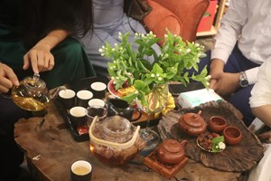 Văn hóa thưởng trà của người Hà Nội: Thanh lịch từ chén trà