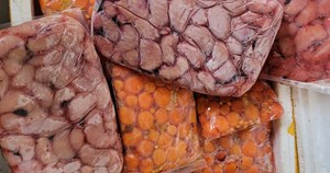 Bắt 10 tấn nội tạng động vật bốc mùi chuẩn bị tuồn vào nhà hàng