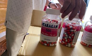 TP. HCM phát hiện lượng lớn thuốc hỗ trợ điều trị Covid-19 giả sản xuất tại... nhà vệ sinh
