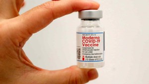 Nhật Bản liên tục phát hiện tạp chất lạ trong vaccine Moderna