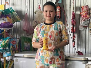 Từ câu chuyện trúng 50 triệu đồng năm ngoái, cả xóm nhỏ miền Tây lại rộn ràng xé nhãn chai mùa hè này
