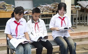NXBGDVN chung tay tiếp sức học sinh và nhà trường vùng tâm bão