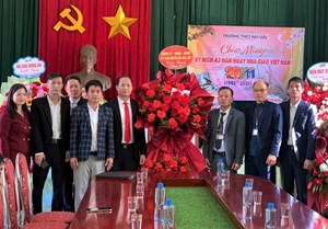 Lãnh đạo xã Hải Lựu tri ân thầy cô giáo và cán bộ quản lý