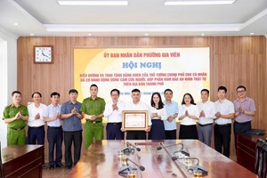 Trao Bằng khen của Thủ tướng Chính phủ cho “người hùng” Phạm Thế Huy Hoàng