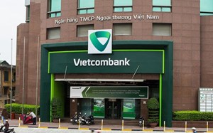 Vietcombank lãi lớn mảng dịch vụ, nợ xấu tăng hơn 47%