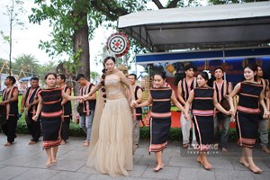 Gia Lai đưa cồng chiêng xuống phố mỗi cuối tuần