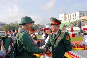 Tuy Hòa (Đắk Lắk): Hơn 500 thanh niên lên đường nhập ngũ