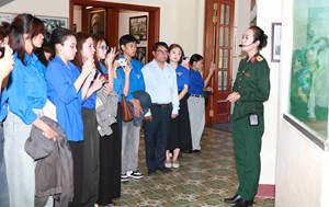  Từ bài học lịch sử đến trải nghiệm thực tế của sinh viên