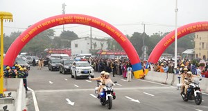 Thông xe cầu Nguyễn Hoàng ở Huế