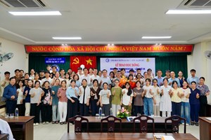 Dấu ấn một hành trình sẻ chia: GS. Bùi Văn Minh và những ước mơ áo trắng