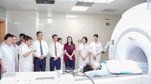 Bệnh viện Trung ương Huế đưa vào vận hành hệ thống MRI 3.0 Tesla hiện đại hàng đầu Hoa Kỳ