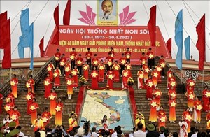 Trang trọng Lễ thượng cờ “Thống nhất non sông” bên dòng Bến Hải