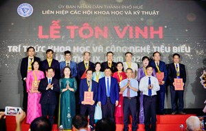 Huế vinh danh 15 trí thức khoa học công nghệ tiêu biểu lần thứ IX