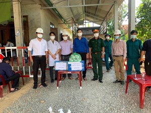 Công ty Điện lực Thừa Thiên Huế: Thăm hỏi, động viên các chốt phòng chống dịch Covid-19 trên địa bàn