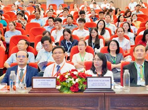 Chuyên gia đầu ngành cập nhật giải pháp kiểm soát bệnh truyền nhiễm tại Huế