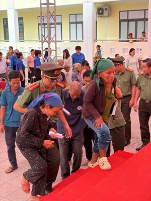 Chung tay chăm sóc sức khỏe người dân vùng khó khăn