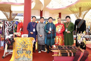 Huế tỏa sáng tại Thủ đô: Triển lãm “Di sản, bản sắc và tầm nhìn phát triển xanh”