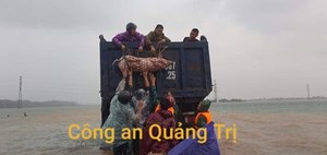 Công an Quảng Trị: Tiếp tục cứu dân trong tâm lũ