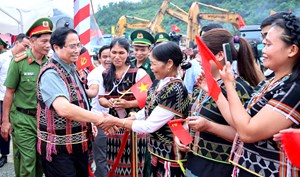 Thủ tướng Phạm Minh Chính dự lễ khởi công trường học tại xã biên giới Tây Giang