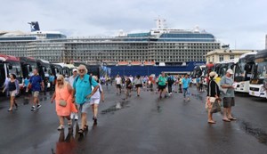Cảng Chân Mây đón hàng ngàn du khách trên chuyến tàu Celebrity Cruises