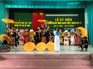 Trường THPT Hai Bà Trưng: Tổ chức lễ kỷ niệm 40 năm ngày nhà giáo Việt Nam và tuyên dương các nhà giáo
