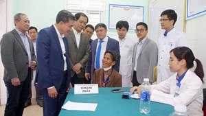 Ấm áp Hưng Lộc: Sức khỏe và Nhà Nhân Ái sau lũ