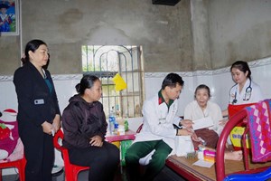 Những người lính quân y góp sức hồi sinh vùng lũ