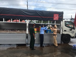 Tiền Giang: Phát hiện thuốc lá lậu ngụy trang hàng nông sản trên xe "luồng xanh"