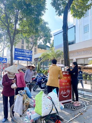 SAPO Bakery: Ấm lòng với chương trình tặng Bánh mỳ miễn phí cho người dân có hoàn cảnh khó khăn giữa lòng Thủ đô