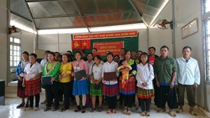 Khai giảng lớp học xóa mù chữ cho đồng bào dân tộc Mông